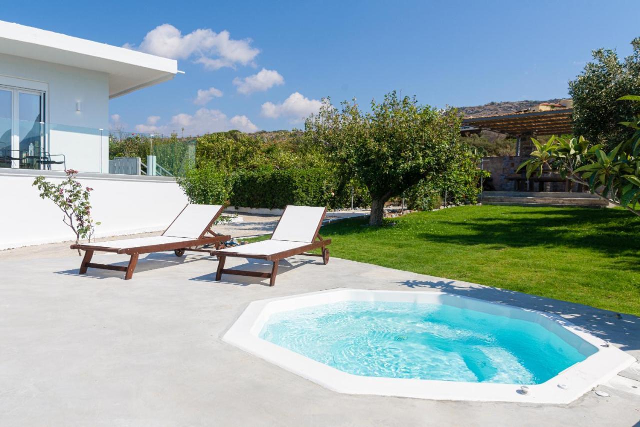 Queen'S Gem Luxury Villa - Heated Jacuzzi & Pool แอร์ซอนิสซอส ภายนอก รูปภาพ