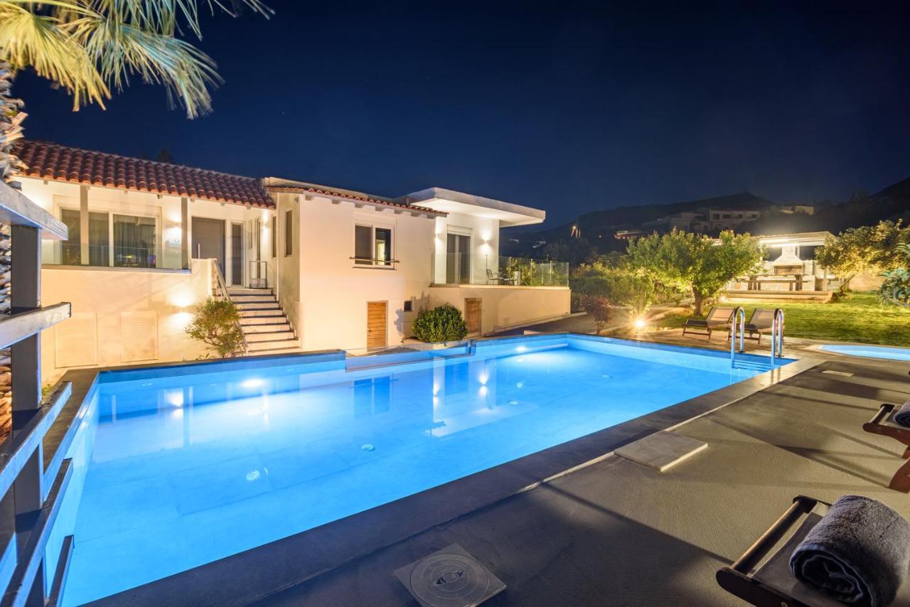 Queen'S Gem Luxury Villa - Heated Jacuzzi & Pool แอร์ซอนิสซอส ภายนอก รูปภาพ