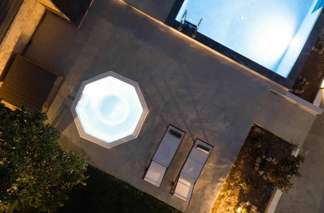 Queen'S Gem Luxury Villa - Heated Jacuzzi & Pool แอร์ซอนิสซอส ภายนอก รูปภาพ