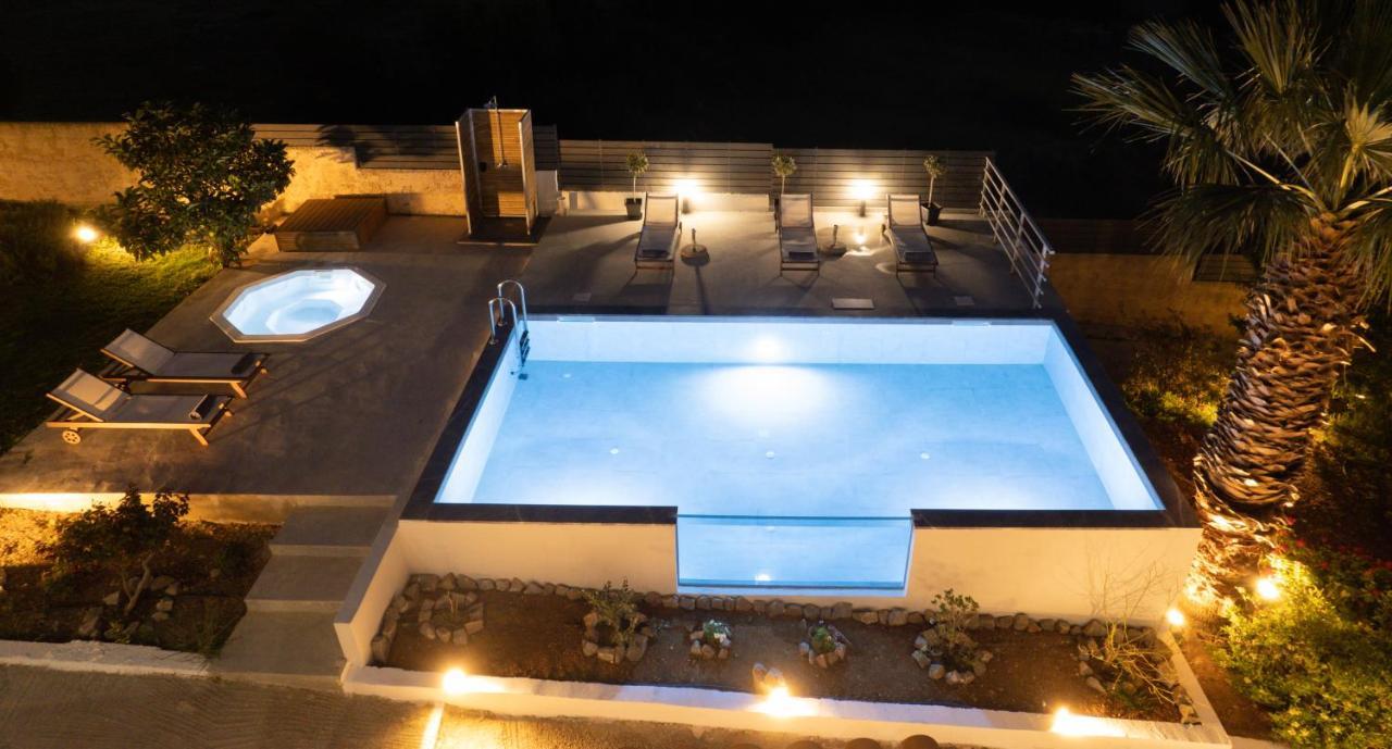 Queen'S Gem Luxury Villa - Heated Jacuzzi & Pool แอร์ซอนิสซอส ภายนอก รูปภาพ
