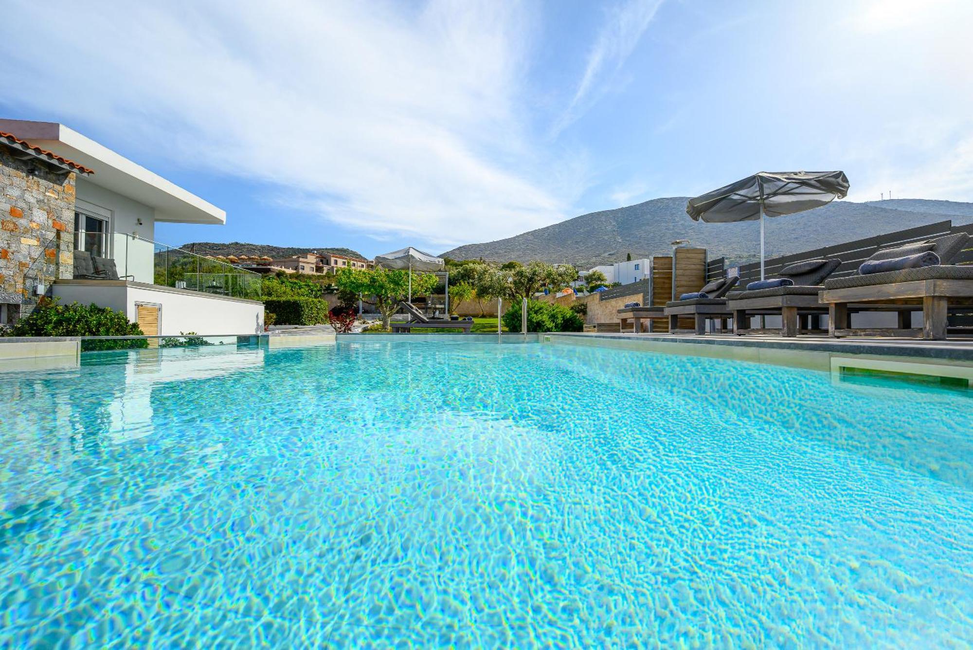 Queen'S Gem Luxury Villa - Heated Jacuzzi & Pool แอร์ซอนิสซอส ภายนอก รูปภาพ