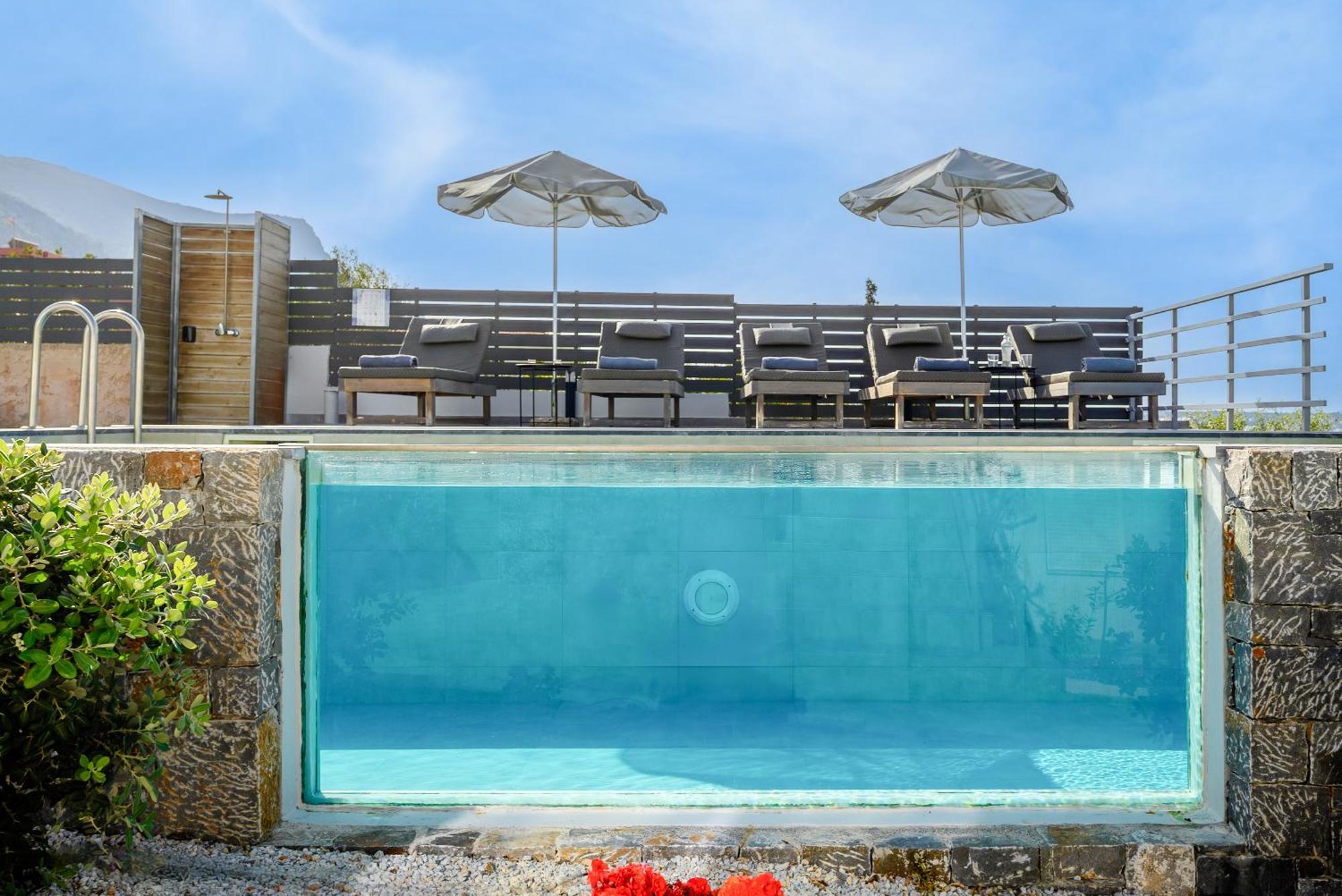 Queen'S Gem Luxury Villa - Heated Jacuzzi & Pool แอร์ซอนิสซอส ภายนอก รูปภาพ