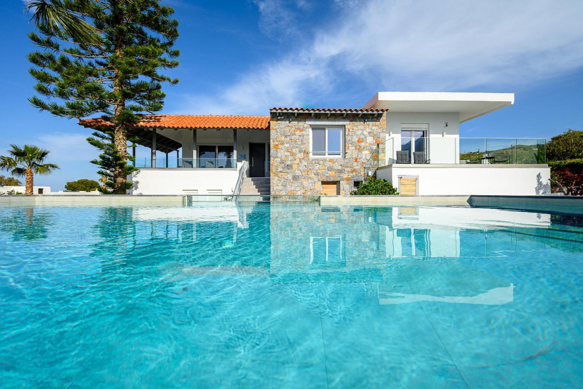 Queen'S Gem Luxury Villa - Heated Jacuzzi & Pool แอร์ซอนิสซอส ภายนอก รูปภาพ